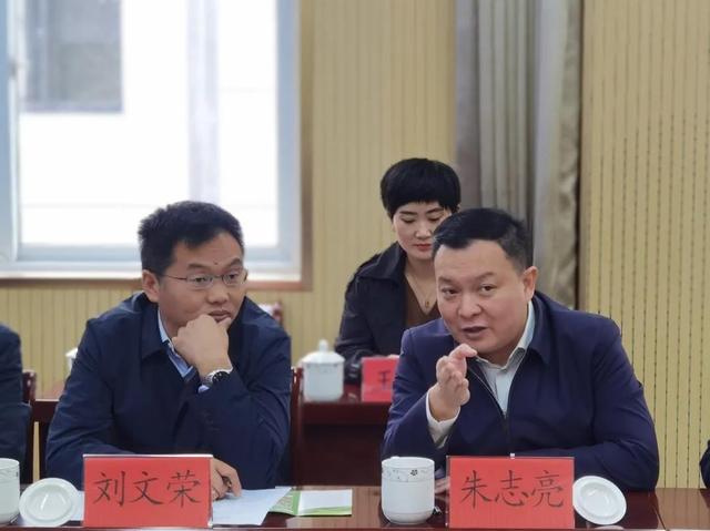 陕西省略阳县领导来海安市考察城建集团绿发公司