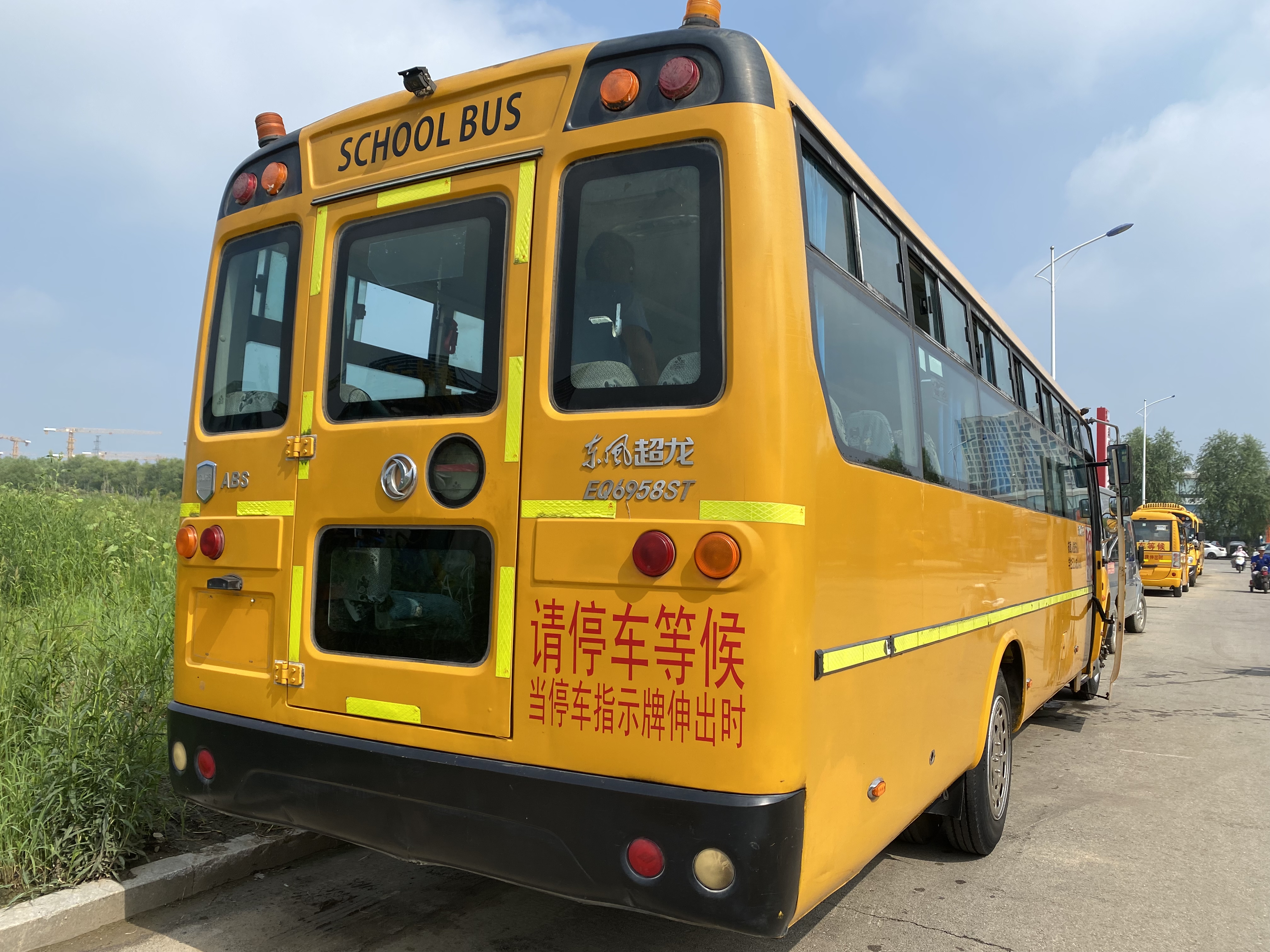 15年东风56座小学生校车带空调车况好