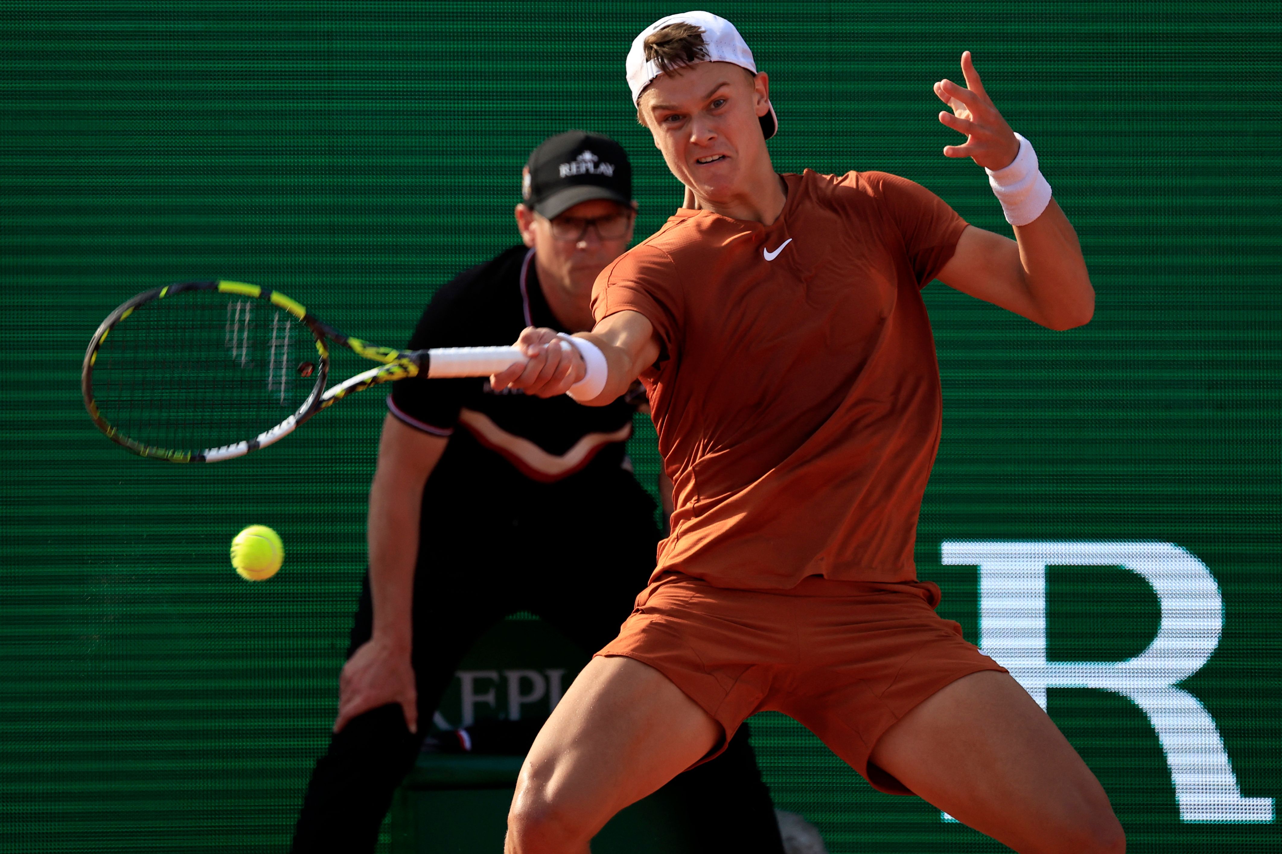 网球——蒙特卡洛大师赛:鲁内晋级