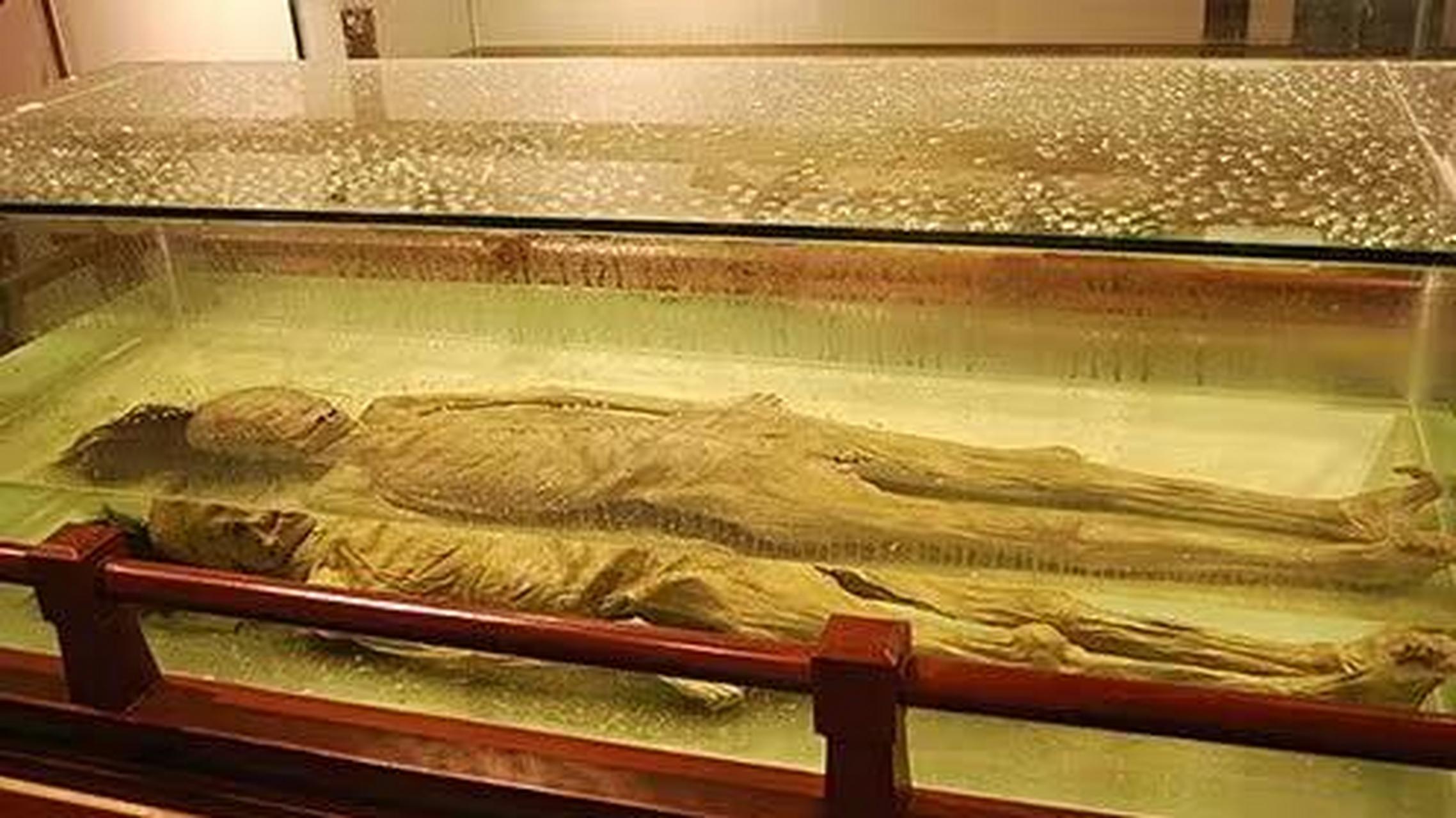 1986年7月,福州市 鼓楼区,出土了两具不腐古尸,尸体虽然保存完好,但