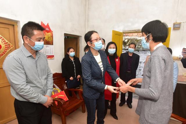 领导率队走访慰问霞山区"广东好人"许称梅