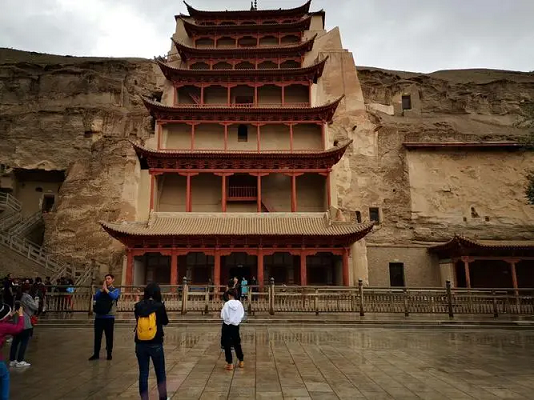 为什么说莫高窟是举世闻名的艺术宝库的简单介绍
