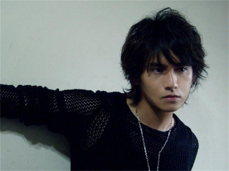 虽然审美下跌,但她满脸幸福!