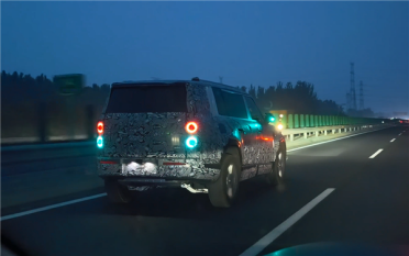 鸿蒙智行首款硬派SUV 享界G9实测：六盏小蓝灯全点亮