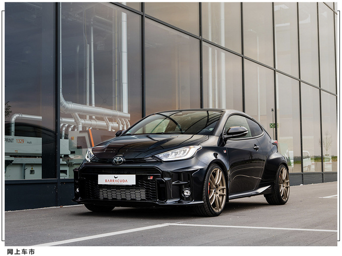 丰田gr雅力士改装版!全黑涂装,铜色轮毂,换搭运动排气