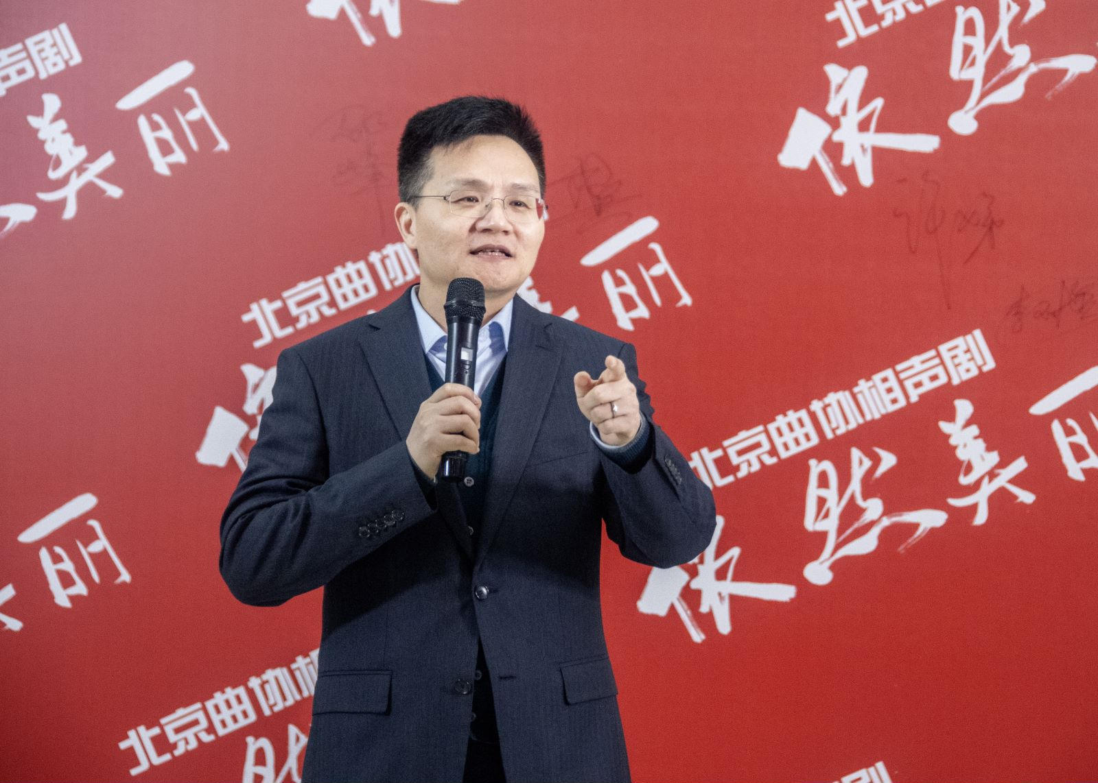 相声演员李伟建照片图片