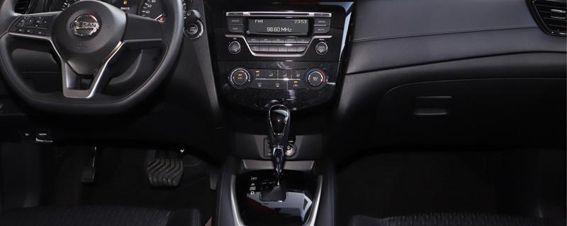 日产奇骏档位图解及操作指南日产奇骏的自动挡车型配备了多种档位