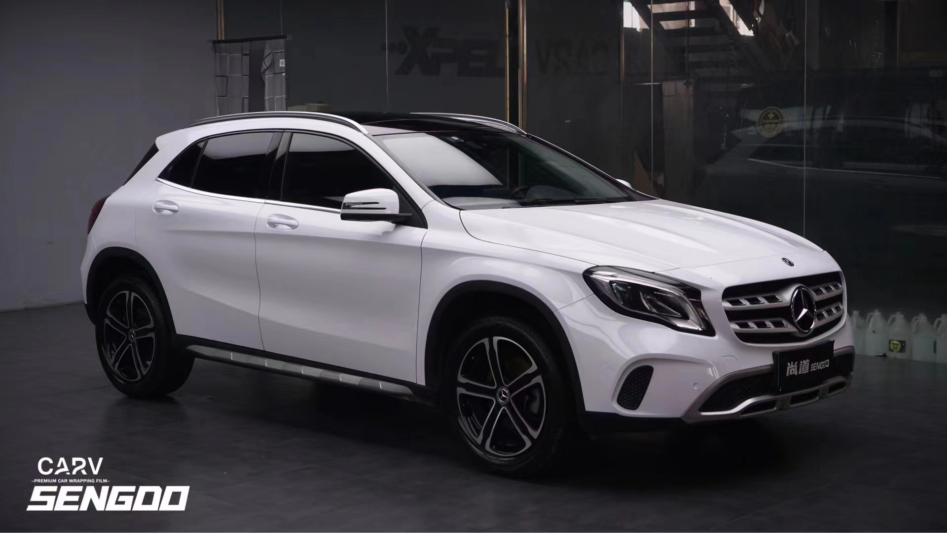 奔驰gla200卡孚改色膜白金水晶白,与意式美学完美融合!