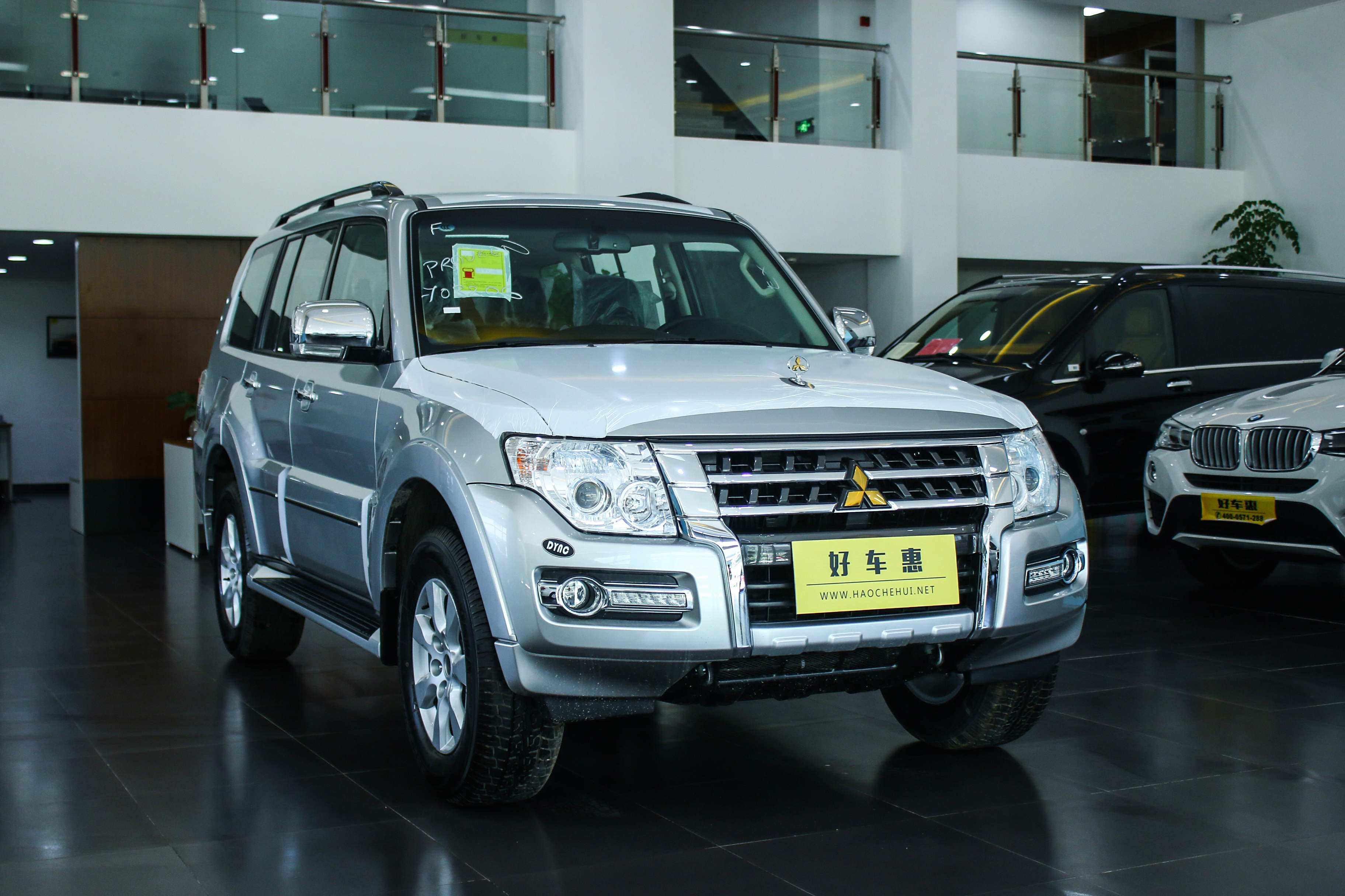 买帕杰罗?平行进口顶配才不到32万,谁还买中规?