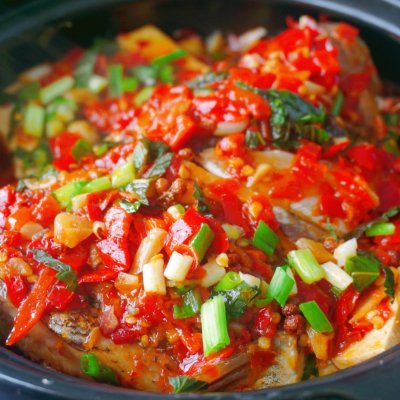 砂锅焗剁椒豆腐鱼头