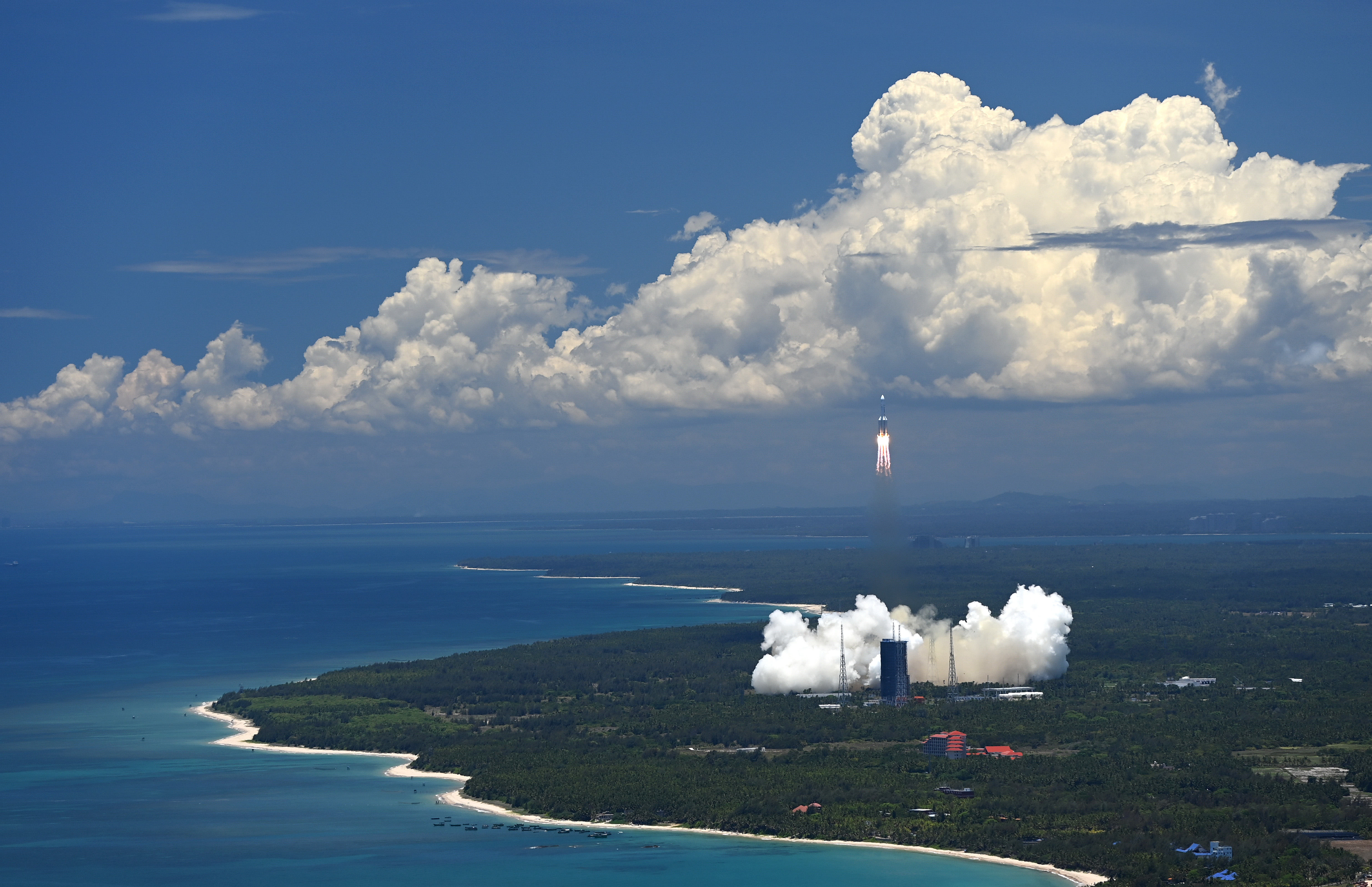长征五号遥四运载火箭点火升空 我国首次火星探测任务开始