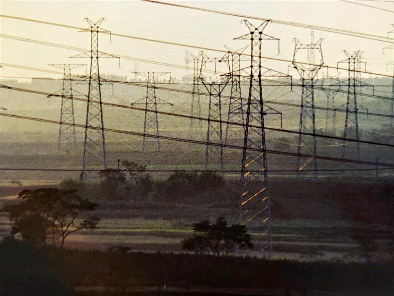 1996年，武汉市外围形成220千伏“凤花阳岱舵玉徐关凤”双环网架.jpg