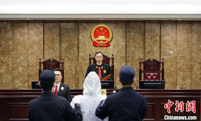 曾受贿707万 玉林市原公安局长李庄浩一审获刑11年半