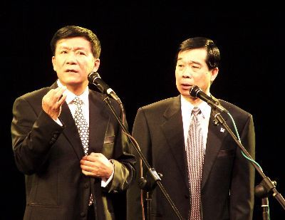 是谁帮助了几乎裂穴的侯耀文石富宽?