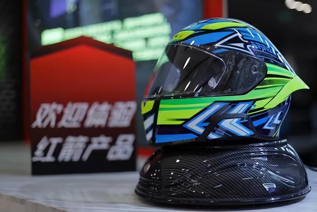 测评ava闪电碳纤维头盔︱骑行装备篇