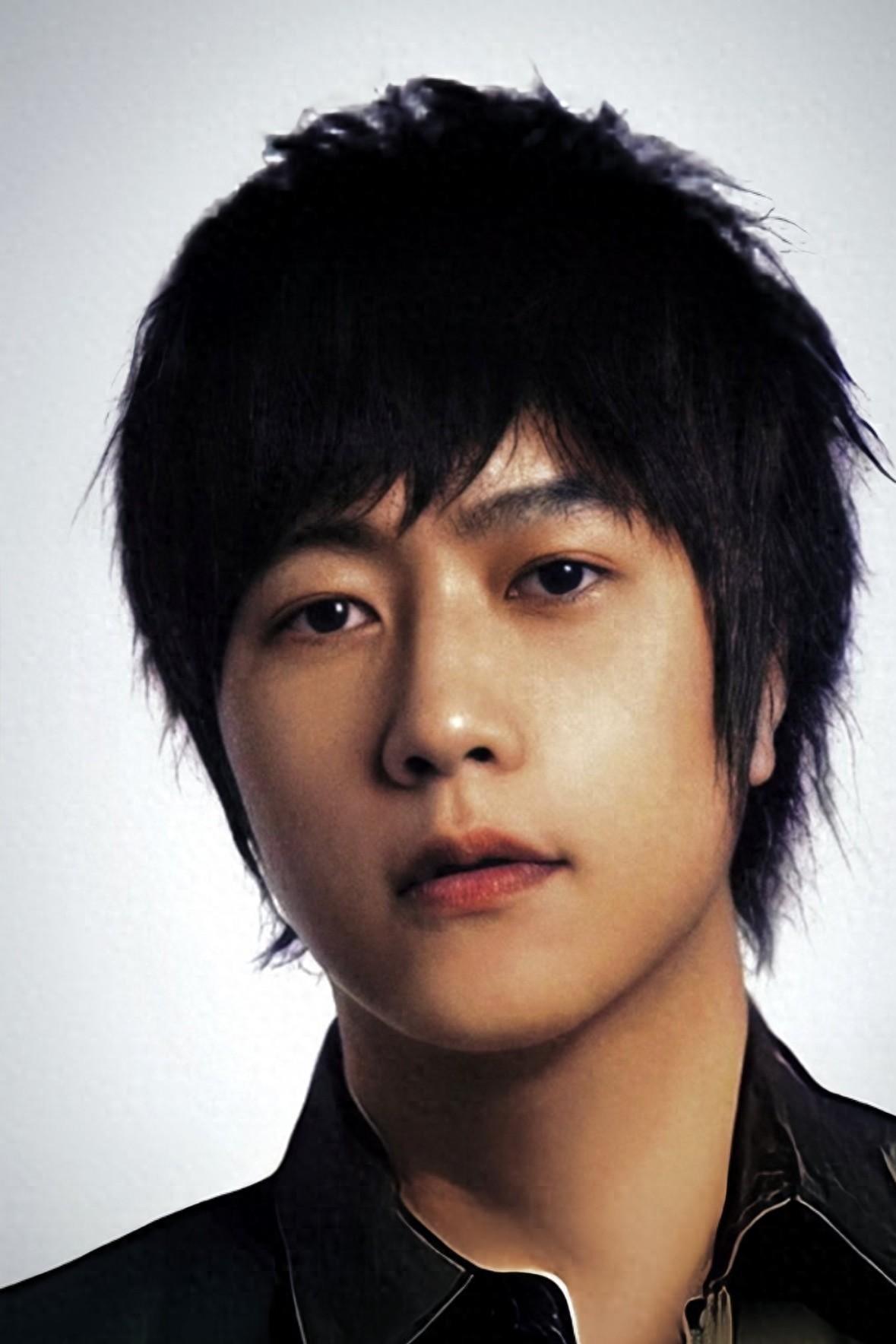 墙倒众人推,歌手阿信否认假唱引热议,评论区翻车诸多黑料被扒出