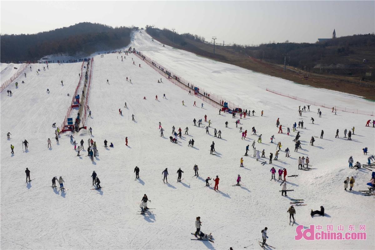 青岛最大滑雪场图片