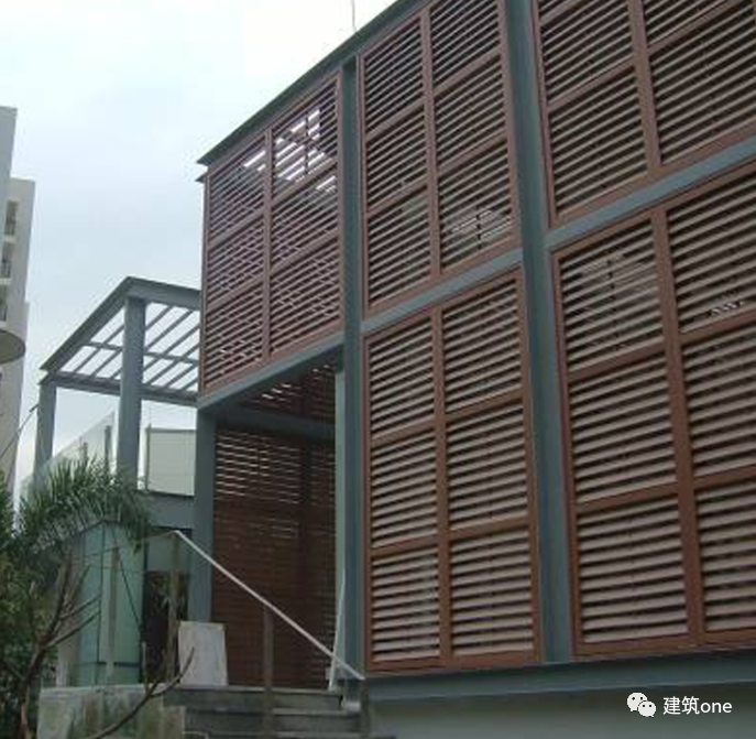 某大厦外墙玻璃钢格栅安装方案