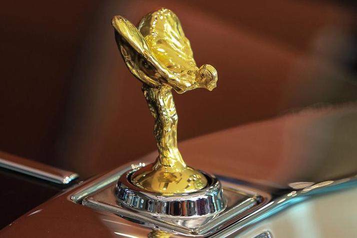 劳斯莱斯小金人是纯金打造的吗?