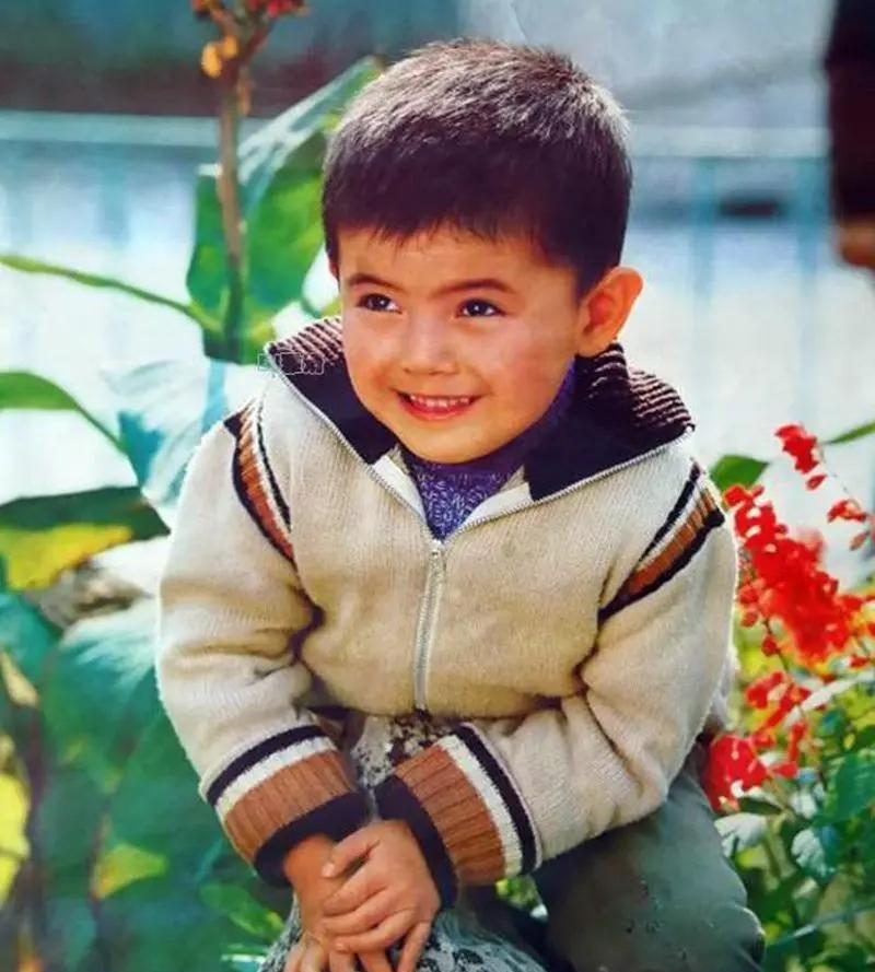 《牧马人》朱时茂,丛珊,方超"一家三口"罕见现身,首次见合照