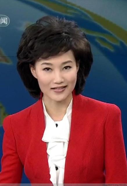 李梓萌的书法非常漂亮,人见人爱,网友叫苦:她不让人看!