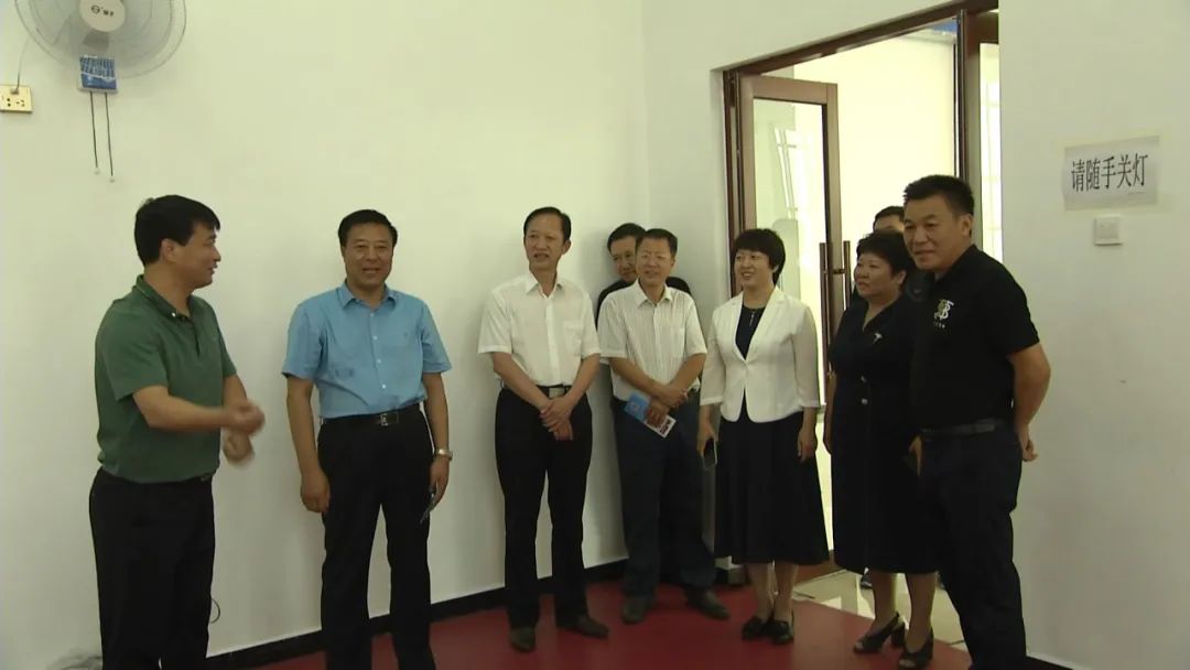 自治区体育局局长谭景峰来我县调研体育工作