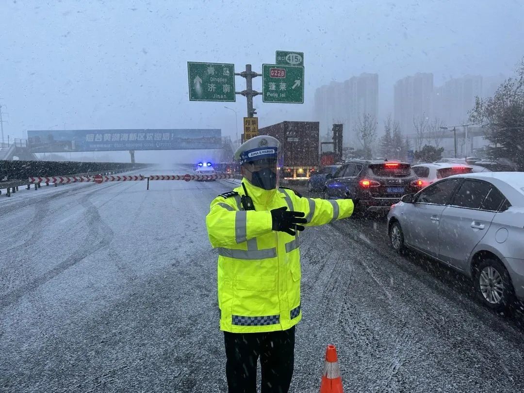 山东高速交警图片