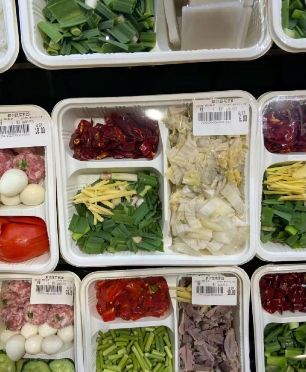 去超市看到很多这种搭配好的菜,回家一炒就完事了,特别的方便