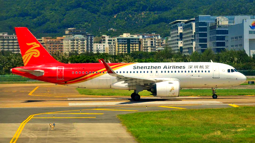 图:深圳航空的a320neo飞机摄:拉上窗帘在疫情冲击下,航空公司一边承受