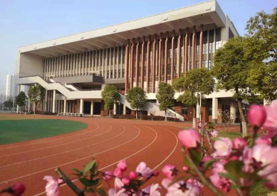 纳入常州市第二十四中学教育集团的虹景中学,今年迎来了她的第一个