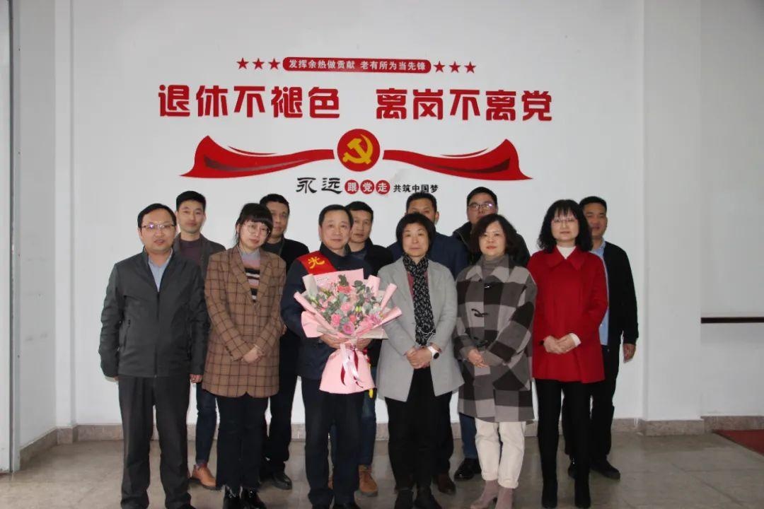 市军休所举行干部光荣退休仪式