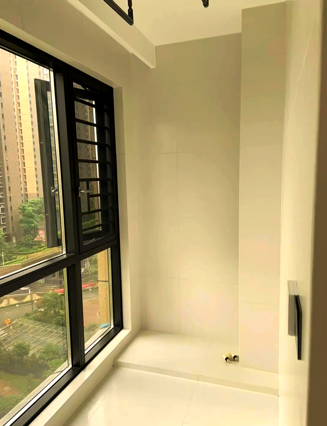 阳台墙面装修选乳胶漆?老师傅揭秘的多个缺点!