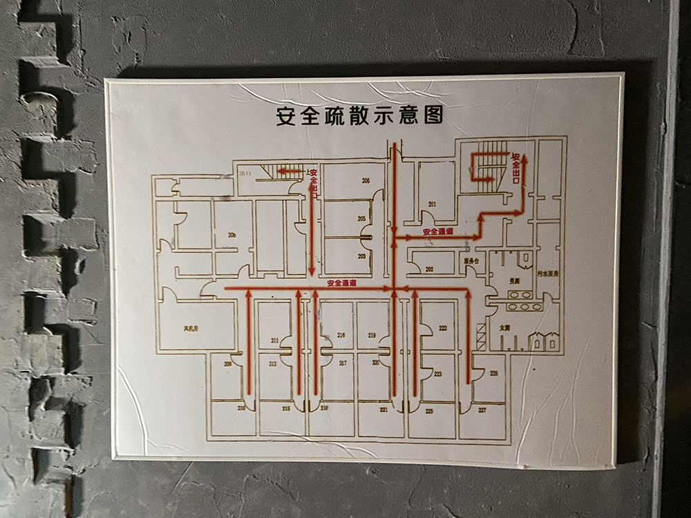 上海长宁公安梳理出13家密室65个安全隐患,督促整改