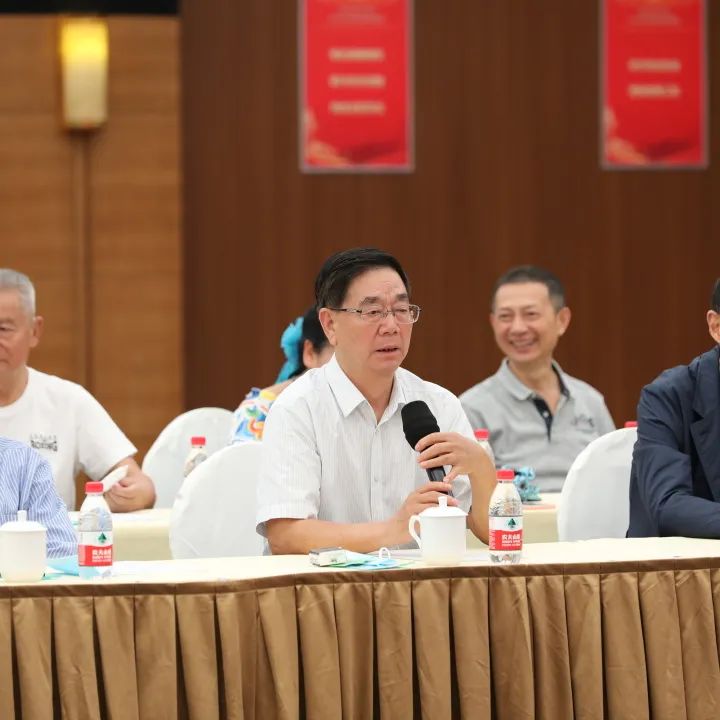 市高法院召开离退休老干部座谈会