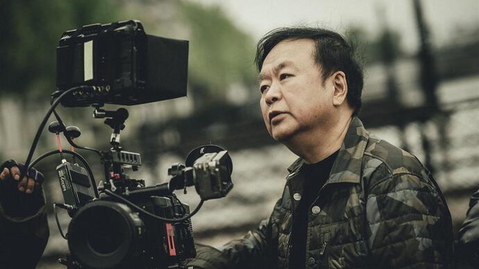 导演高希希谈《破晓东方》:拍解放军睡在上海街头,我眼泪哗就下来了