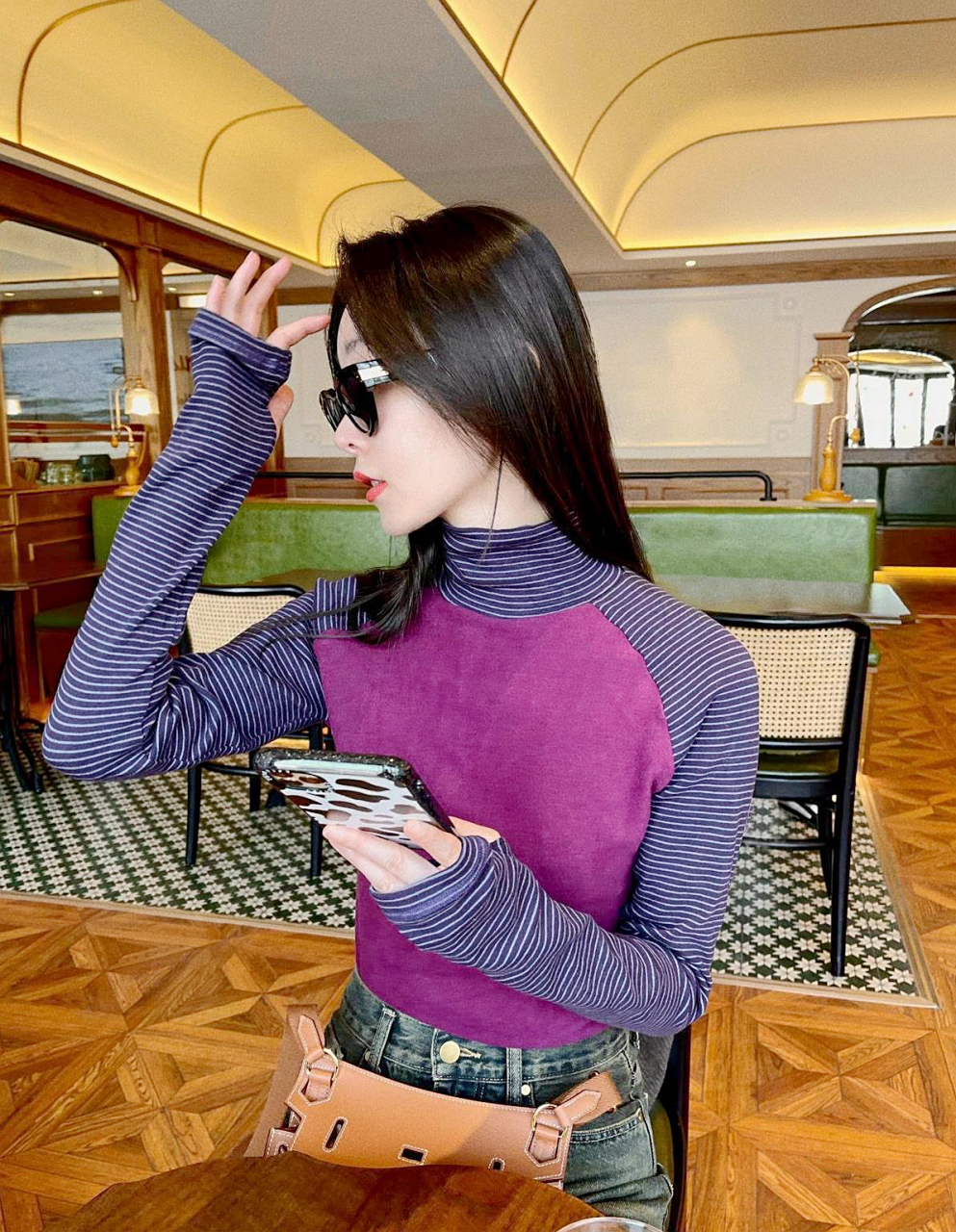 宋轶最新生活照,白裙配牛仔裤看起来很干净!