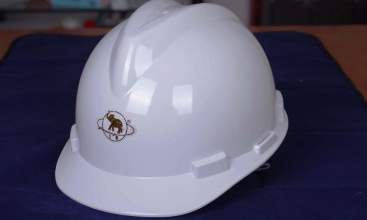 白头盔在工地干什么的