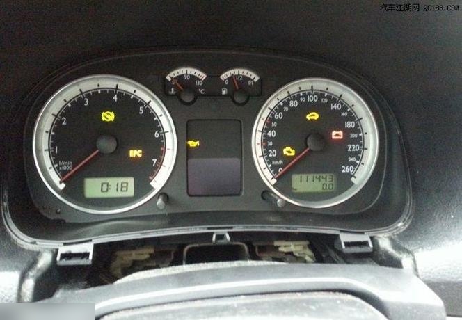 宝来车仪表盘上边出现圆圈里面写km/h是什么意思