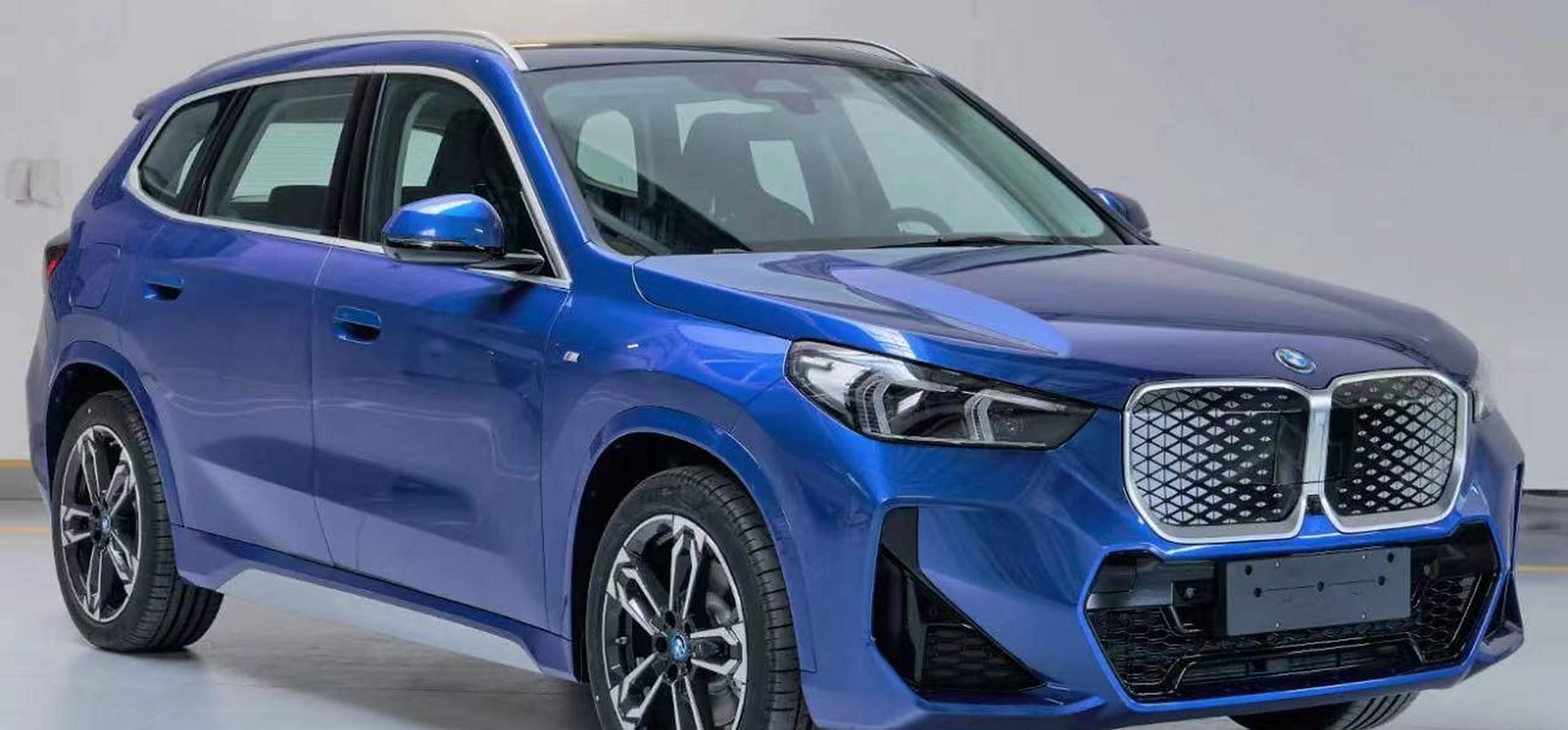 xdrive30li和 xdrive40li两种动力,分别是2.0t四缸和3.0t六缸.