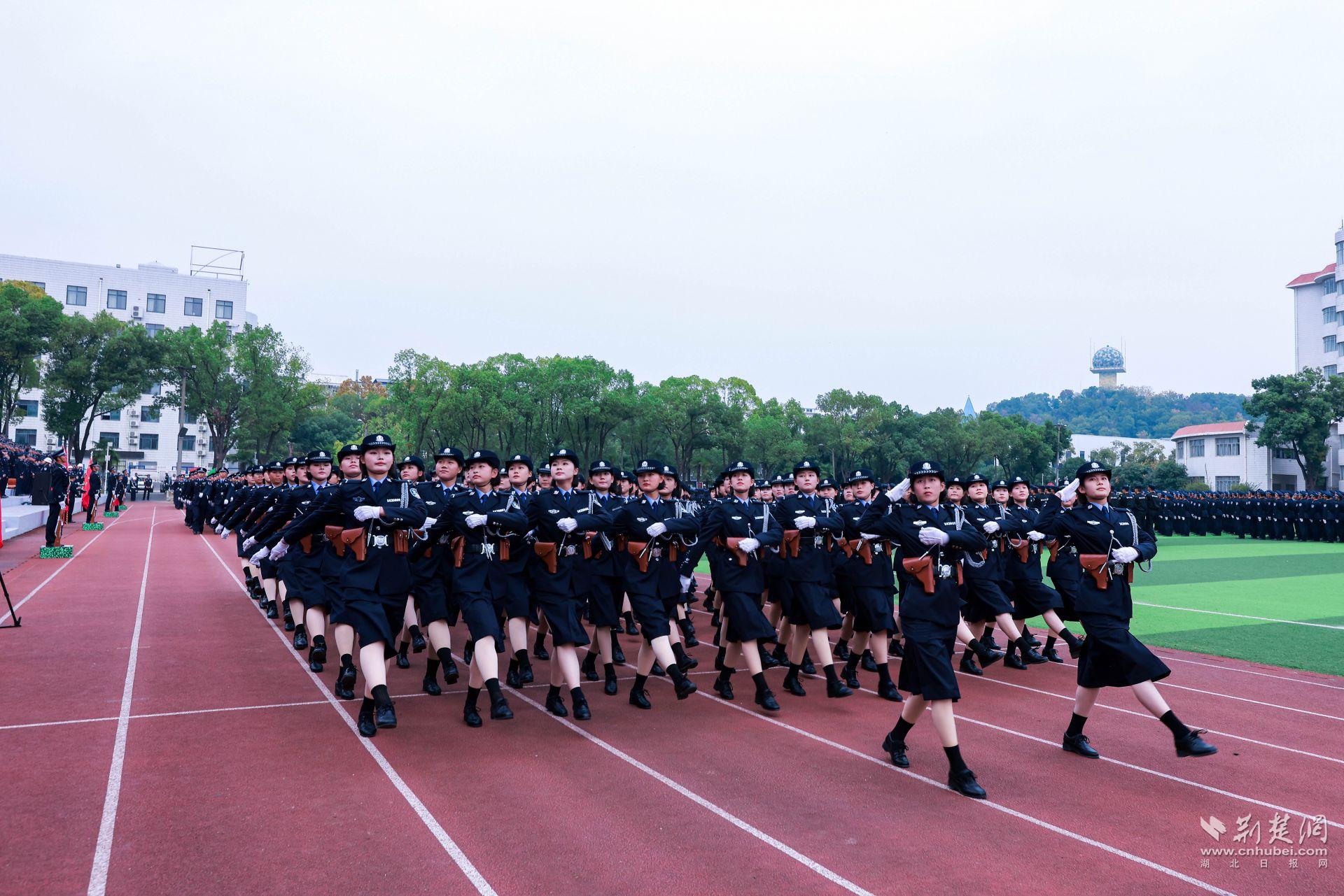 武汉警官职业学院校服图片