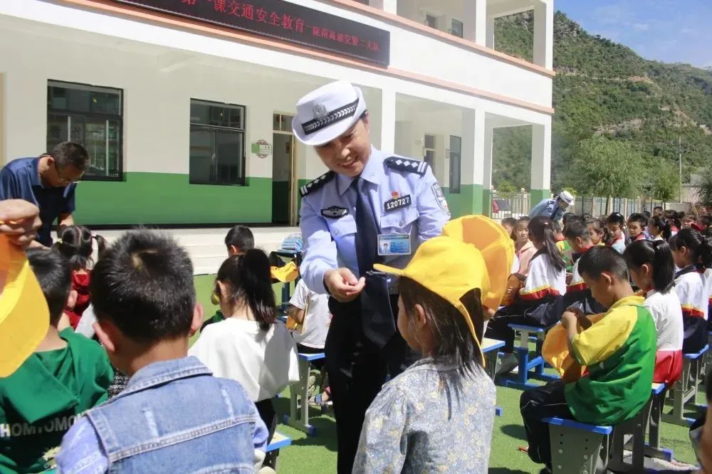 新春走基层全省唯一的女交警大队长30年守护平安路
