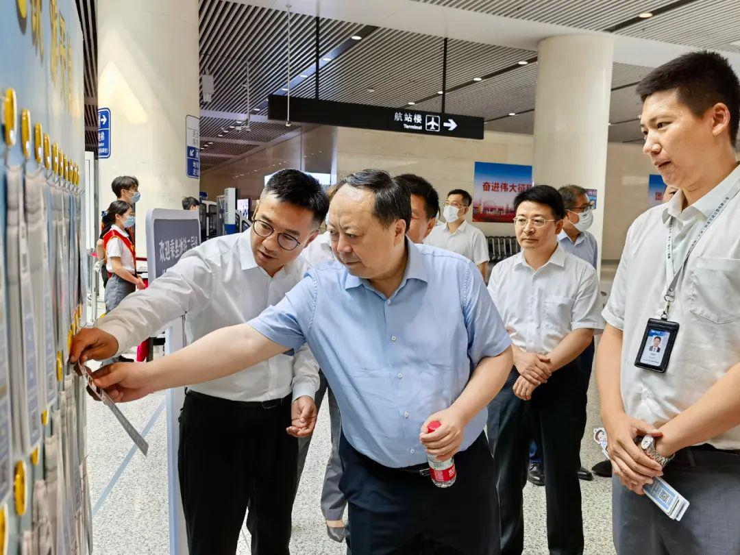 天津轨道交通集团党委书记,董事长吴秉军到神铁天津二号线现场检查