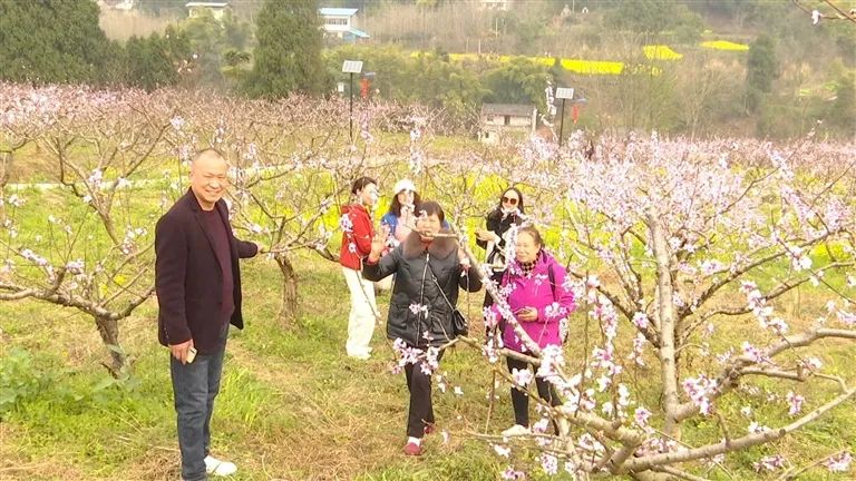 射洪市大榆镇城乡融合乡村旅游季暨院坝文化活动启动仪式在芦溪开心谷