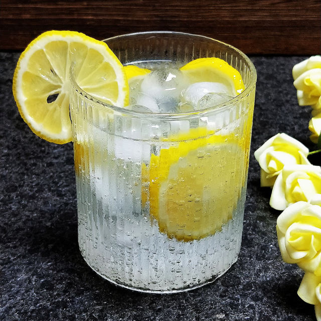 柠檬苏打水,夏日必备饮品,清新又冰凉