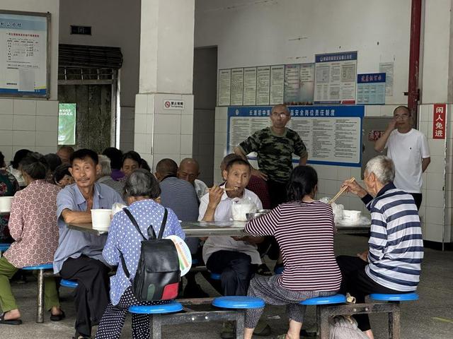 人平安了,什麼都好辦——重慶萬州長灘初中集中安置點見聞