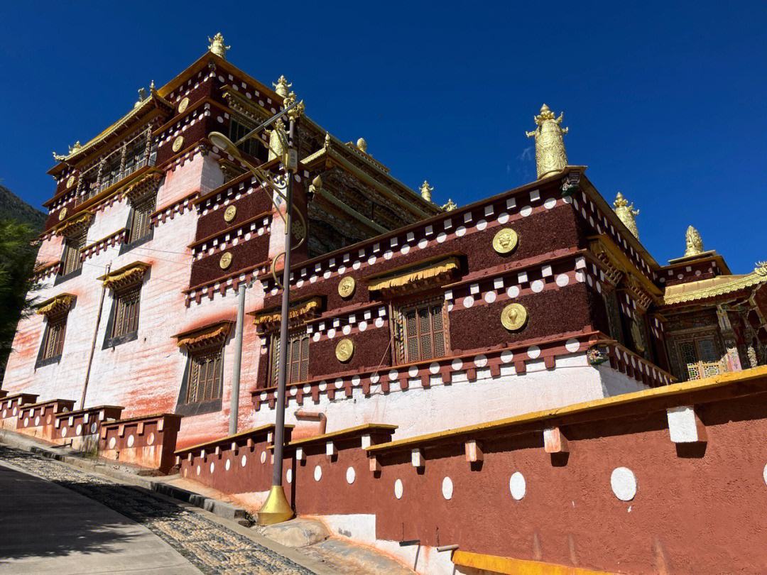 从毁灭到重建,从荒凉到繁荣,这里是当地人的信仰之地——桑披寺