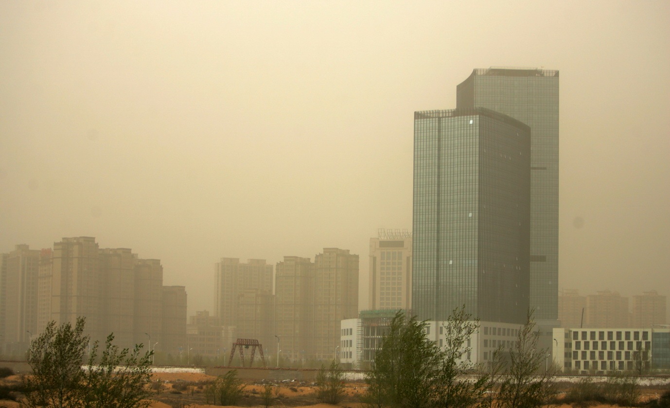 榆林出現大風揚沙天氣 局部地區能見度降至1000餘米