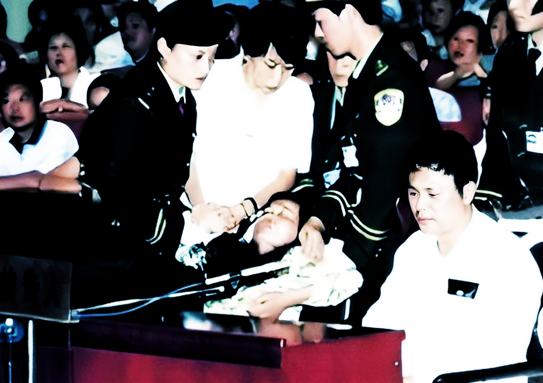 1998年,因涉嫌受贿罪,号称"海南贪污第一号"的戚火贵夫妇被依法判处