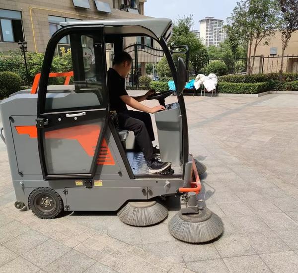 工业吸尘扫地机使用方法