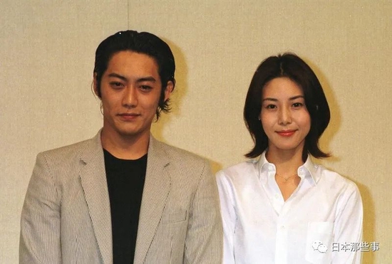 荣仓奈奈贺来贤人首次合体 登《时尚芭莎》封面